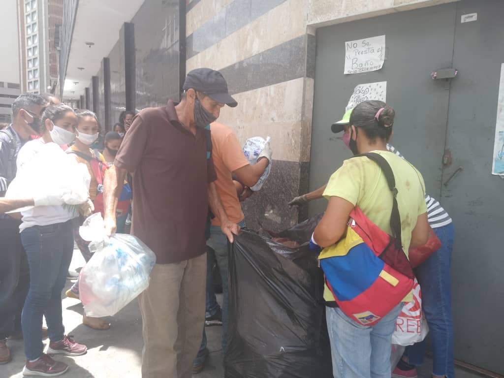 Caracas: Familiares de detenidos en División Contra Robos del Cicpc temen que sus parientes sean trasladados a comisarías lejanas a la ciudad