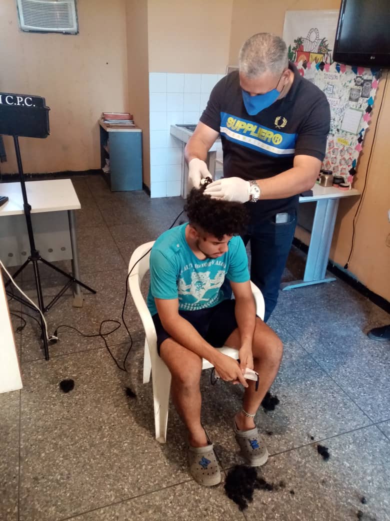 Amazonas: En la sede del CICPC realizaron corte de cabello a los privados de libertad