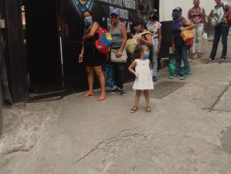 Caracas: Dolores de riñones y fiebre presenta uno de los hombres que con libertad plena sigue detenido en la PNB de Boleíta Caracas: Dolores de riñones y fiebre presenta uno de los hombres que con libertad plena sigue detenido en la PNB de Boleíta