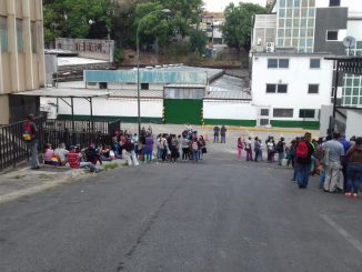 Caracas: Hasta 20 dólares deben pagar familiares de detenidos en la PNB de Boleíta  por traslado a tribunales
