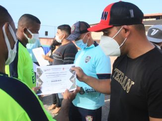 Vargas | 16 privados de libertad de CDP de Policía Municipal reciben certificado de curso de barbería