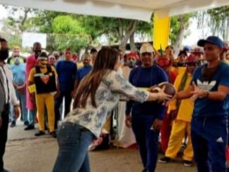 Barinas | Ministra Mirelys Contreras dota de material deportivo al Injuba